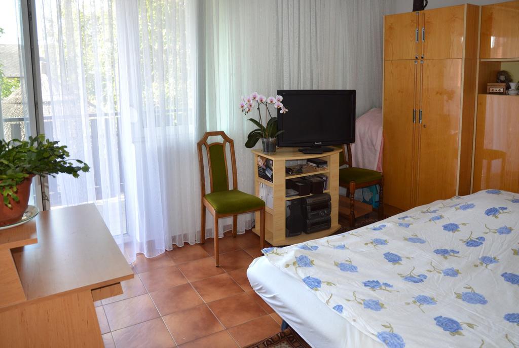 Benedekne Haza Apartment Gyenesdias Bagian luar foto