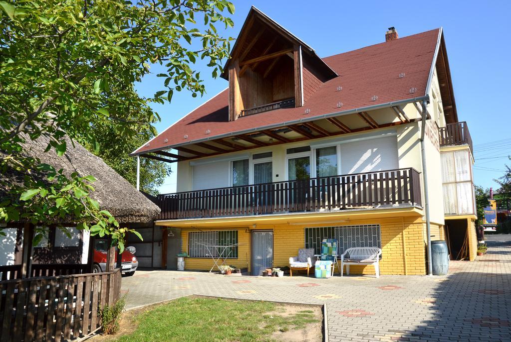 Benedekne Haza Apartment Gyenesdias Bagian luar foto