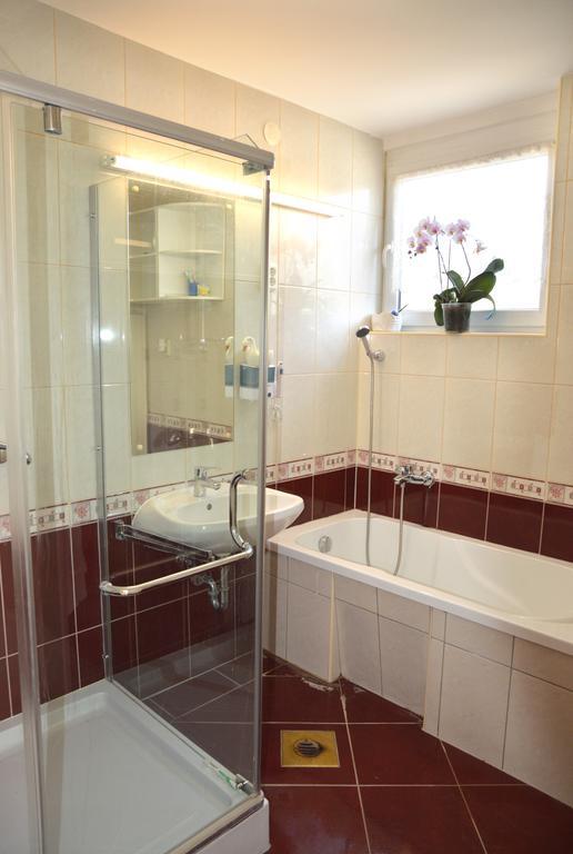 Benedekne Haza Apartment Gyenesdias Bagian luar foto