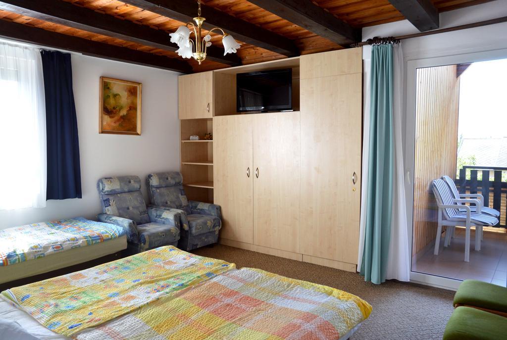 Benedekne Haza Apartment Gyenesdias Bagian luar foto